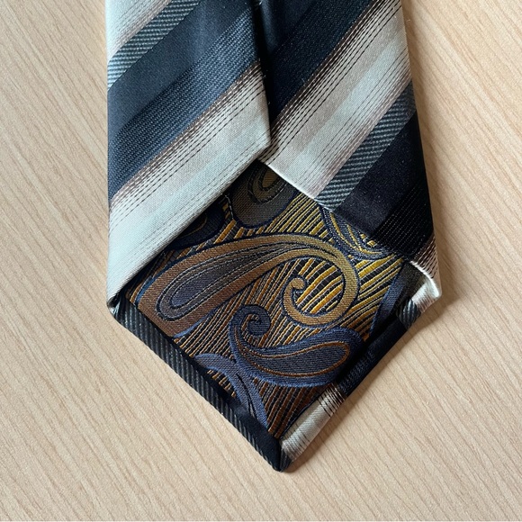 💕2/$30 💕Gianfranco Valentino Striped 100% Silk Tie - Picture 6 of 7